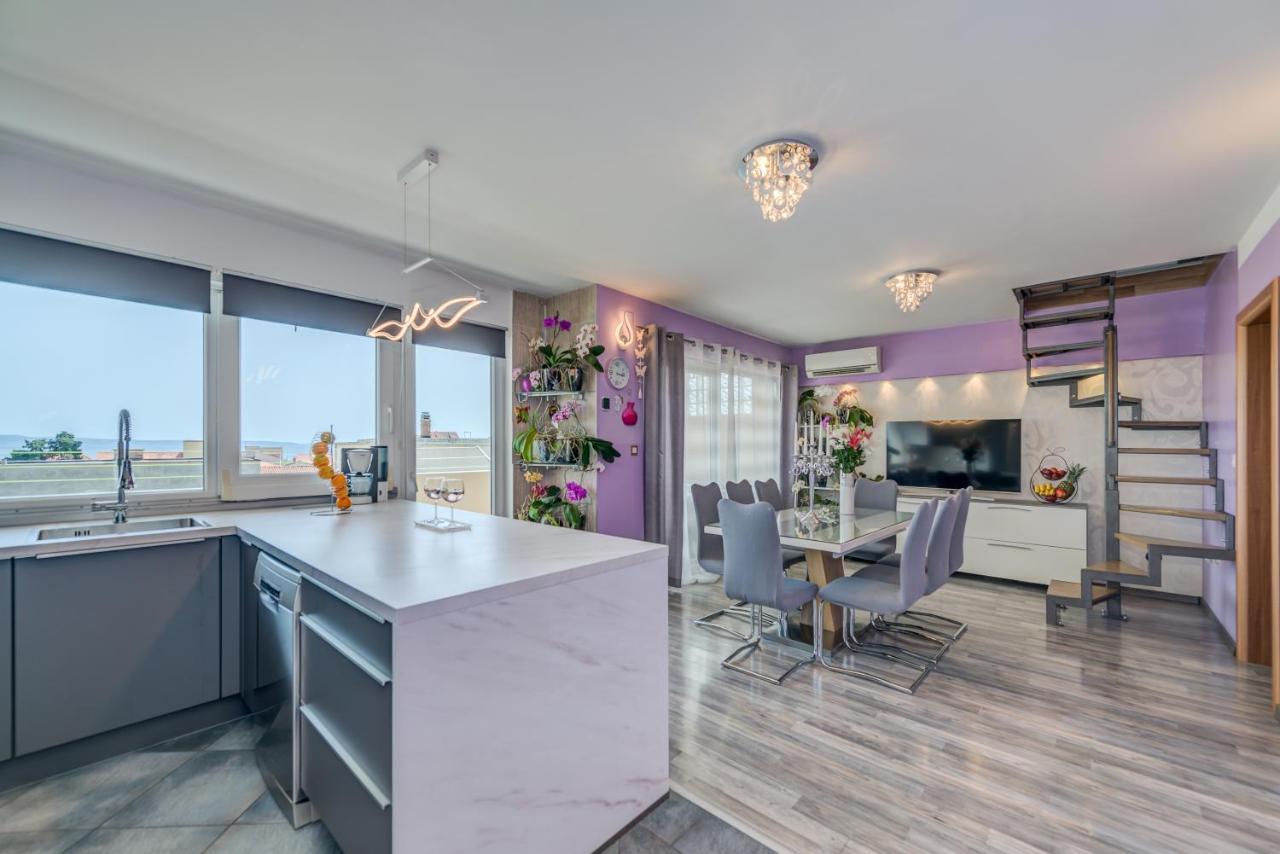 Summer Orchid - Spacious Duplex By The Beach & Ps5 Stobrec Exterior photo