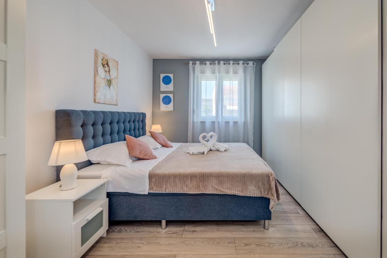 Summer Orchid - Spacious Duplex By The Beach & Ps5 Stobrec Exterior photo