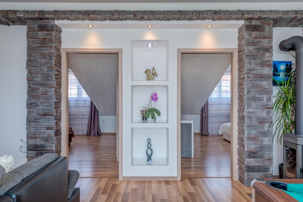Summer Orchid - Spacious Duplex By The Beach & Ps5 Stobrec Exterior photo
