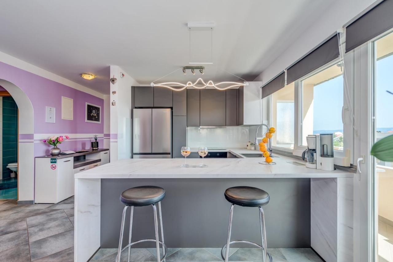 Summer Orchid - Spacious Duplex By The Beach & Ps5 Stobrec Exterior photo